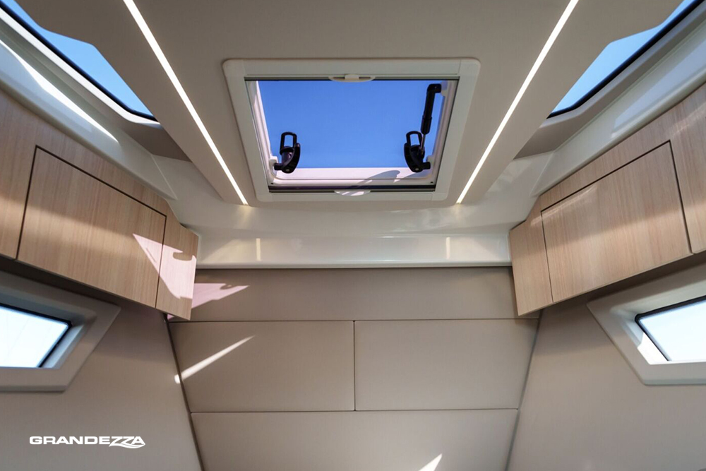 Forward deck hatch