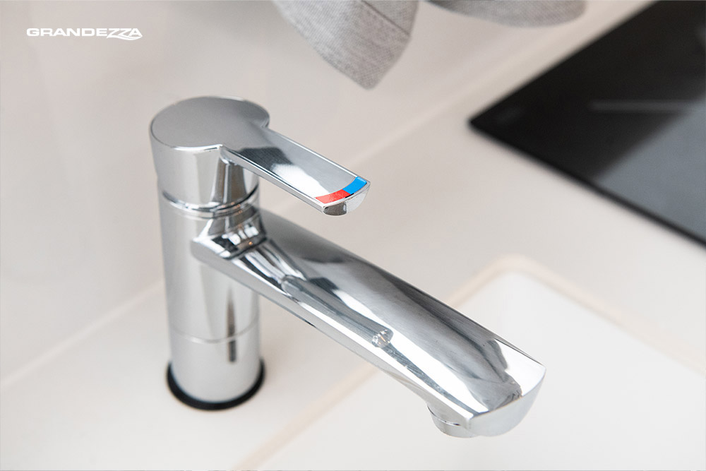 Hot water, 22 litres