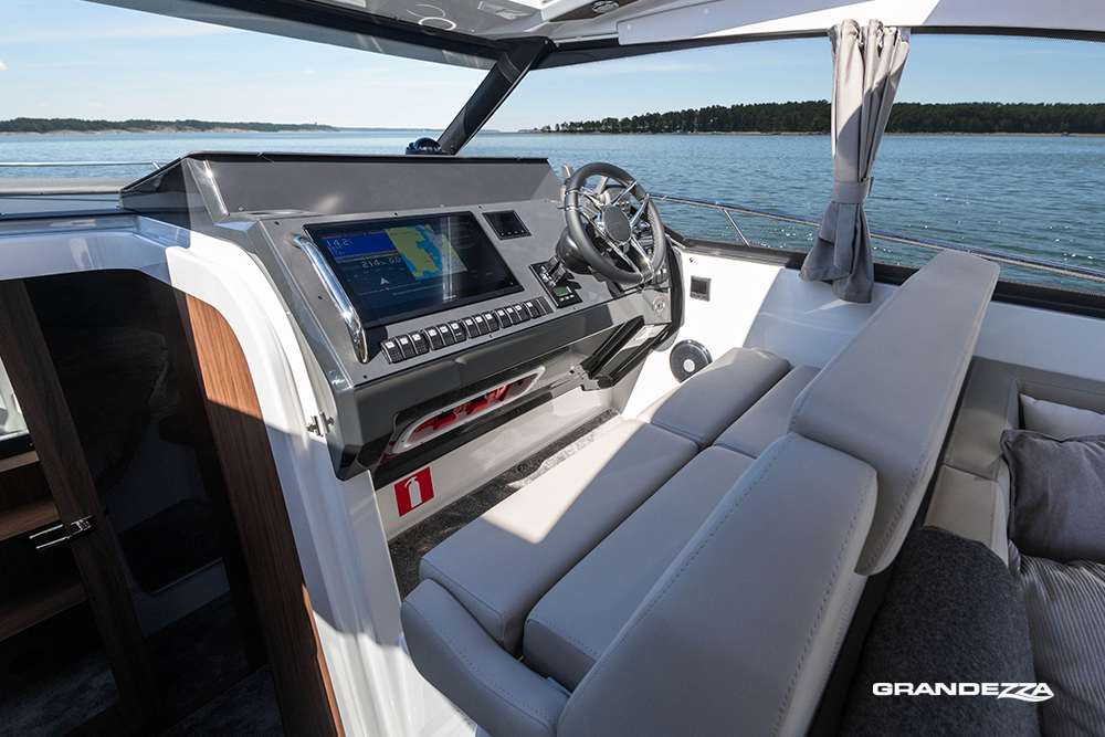Dark steering console
