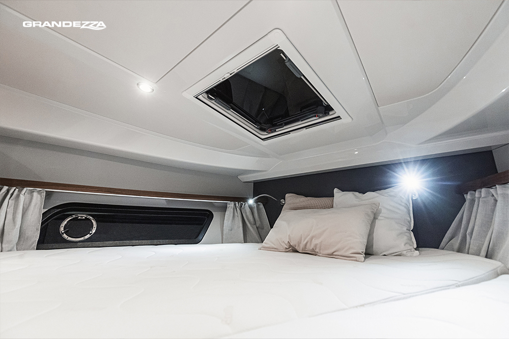 Forward deck hatch & blinds