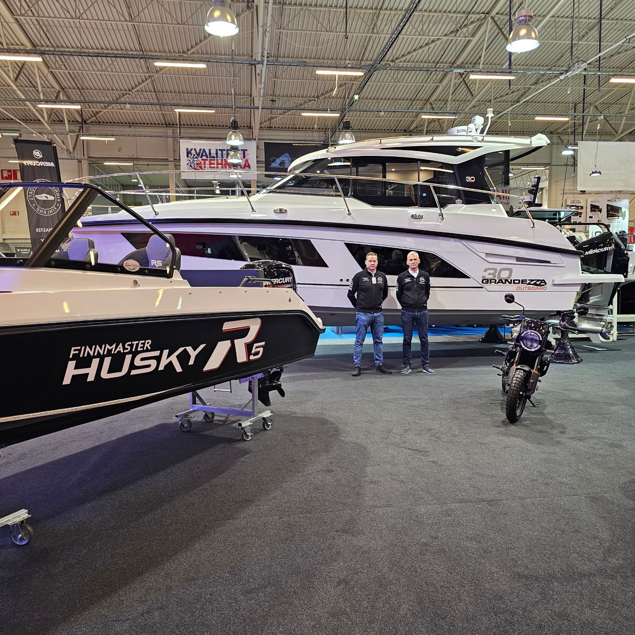 Grandezza 30 Outboard och Husky R5 på Meremess i Tallinn