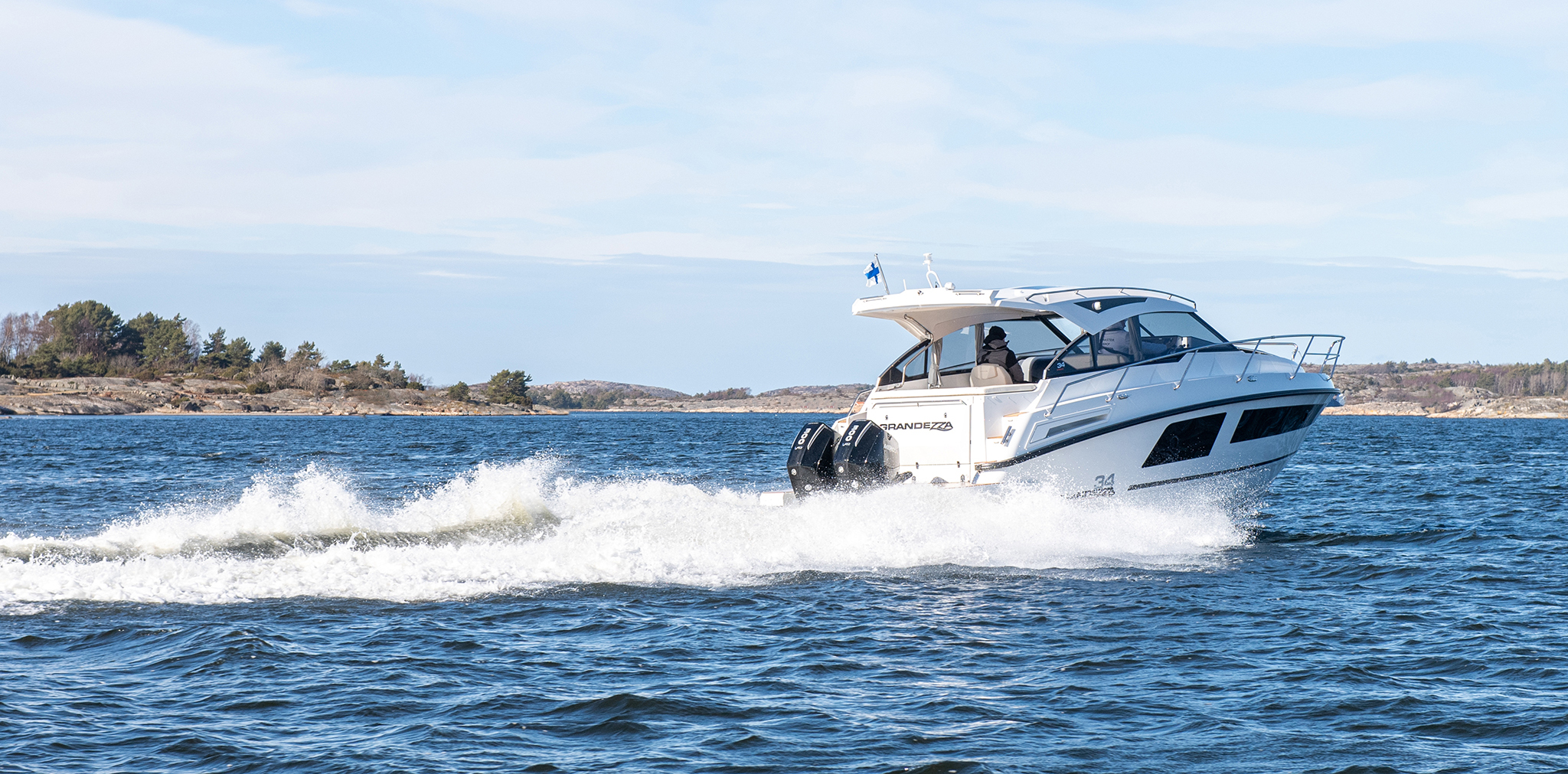 Spaniens Forbes Nautik testar Grandezza 34 Outboard